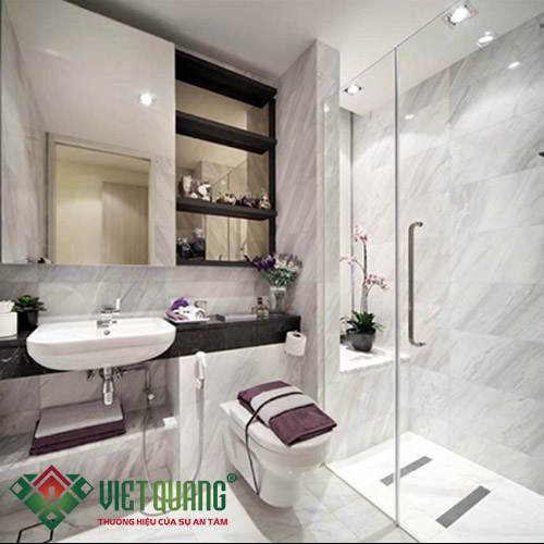 Thiết kế phòng tắm rộng hơn, sang trọng hơn bằng hệ thống tủ âm tường