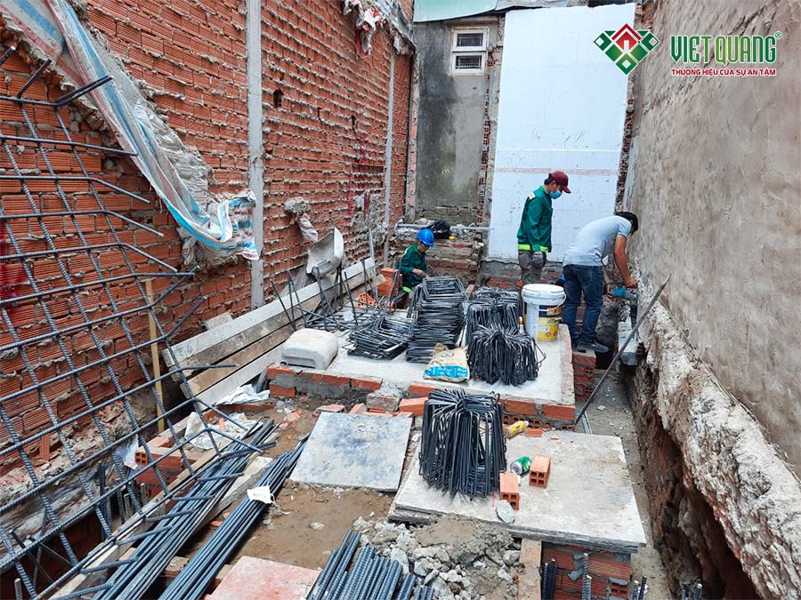 Thi công lắp đặt thép móng cọc và thép giằng móng công trình nhà phố 5 tầng tại Phú Nhuận