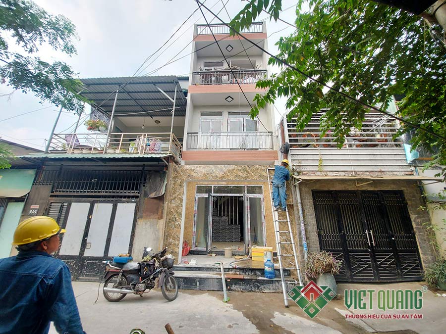 Hình ảnh mặt tiền công trình nhà phố 3 tầng tại quận Bình Tân khi đã hoàn thiện 99%
