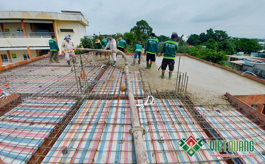 Việc kê thép sàn - thép đà bằng cục kê và thép chân chó là một công việc bắt buộc các nhà thầu xây dựng cần phải làm để đà và sàn làm việc hiệu quả
