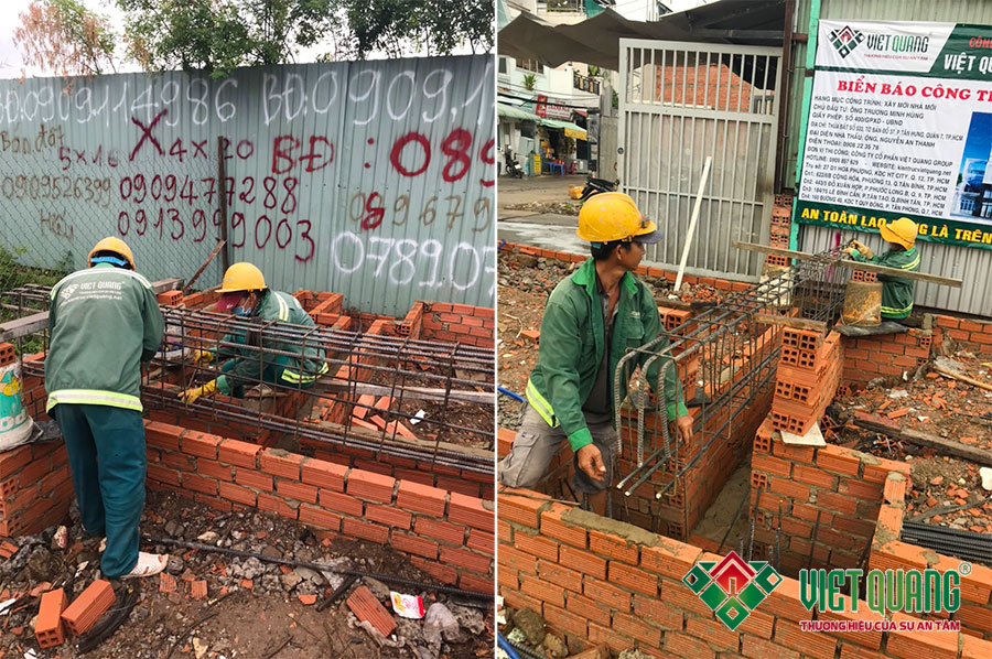 Công nhân Việt Quang đang thi công lắp đặt thép móng và giằng móng công trình nhà phố 5 tầng tại quận 7
