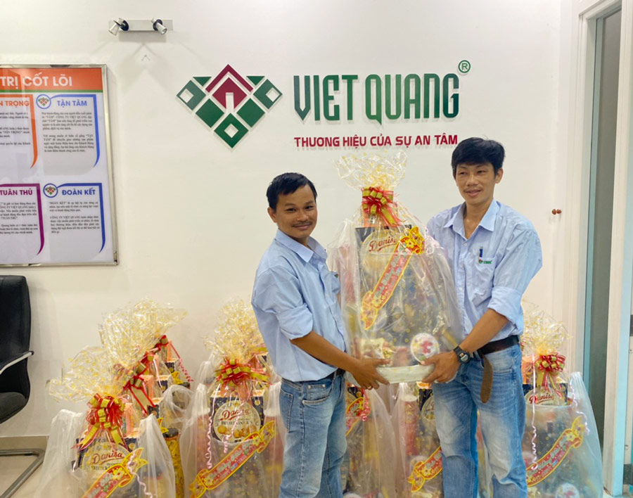 Việt Quang Group tặng quà Tết cho nhân sự – Xuân Nhâm Dần năm 2022 