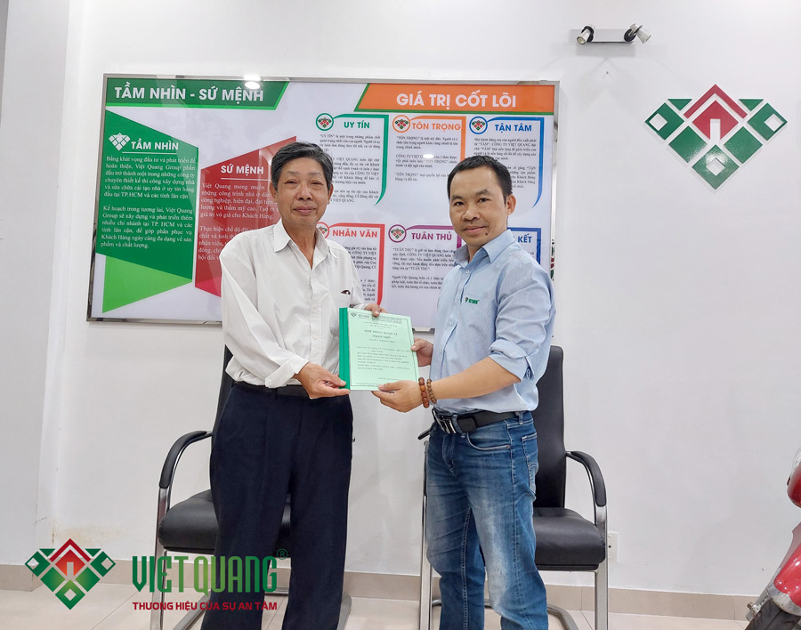 Việt Quang Group kí hợp đồng xây nhà mới tại quận 3 với gia đình chú Cường 