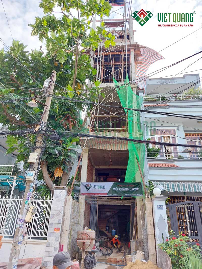 Xây nhà phần thô nhà phố 4 tầng 1 lửng 1 tum che thang tân cổ điển diện tích 4x20m tại quận Tân Phú