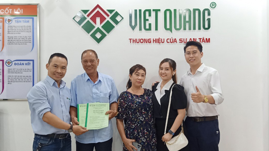 Việt Quang kí hợp đồng xây nhà trọn gói với gia đình anh Bội tại quận Bình Thạnh