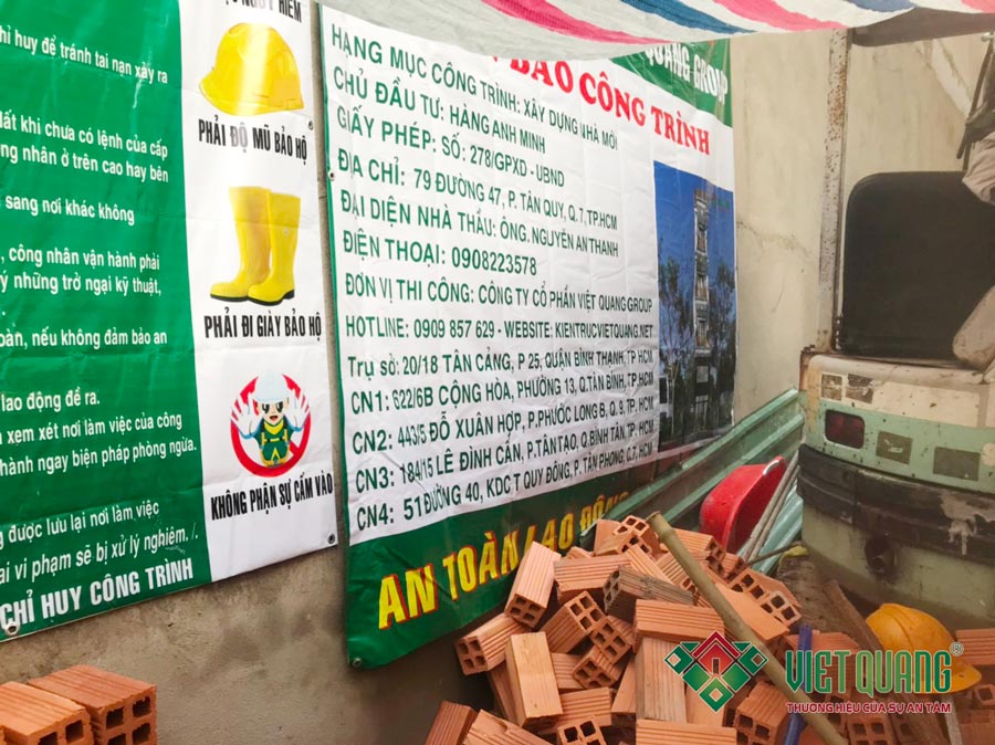 Biển báo công trình của công ty Việt Quang Group tại công trình nhà anh Minh quận 7