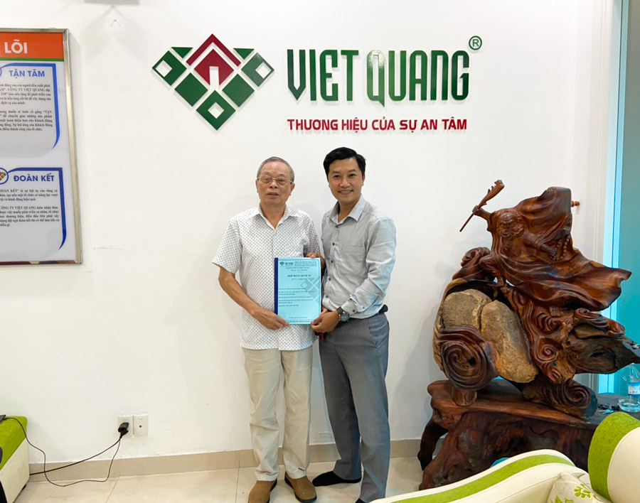Việt Quang Group kí hợp đồng xây nhà trọn gói 3 tầng diện tích 4x18m của chú Thành tại quận 12