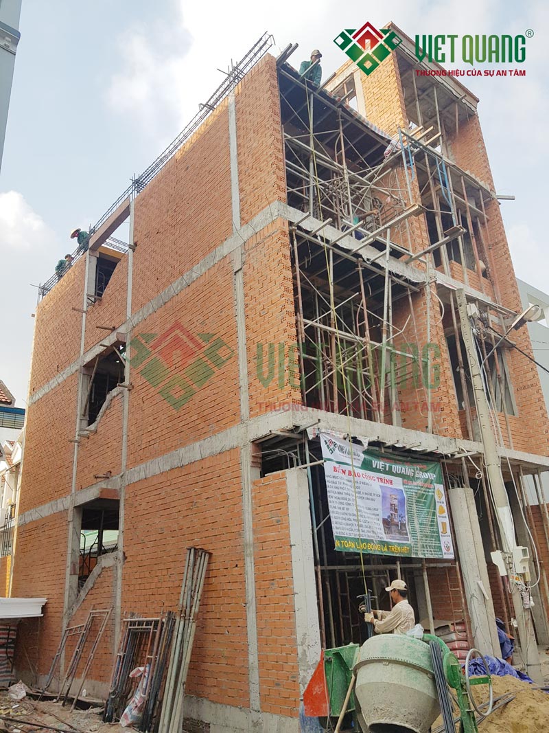 Xây dựng phần thô nhà phố 4 tầng 4x12m của Anh Hưng tại huyện Nhà Bè