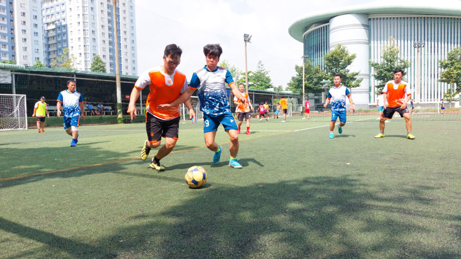 Hai cầu thủ giỏi nhất của FC CN Tân Bình vs FC CN Quận 7 đụng nhau trong trận chung kết