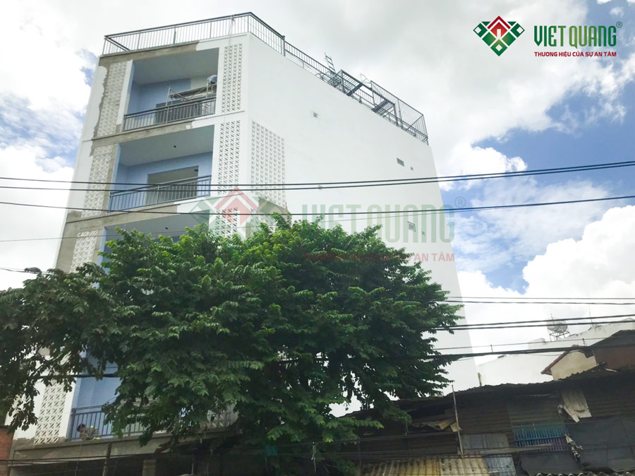 Mặt tiền ngôi nhà phố 6 tầng diện tích 6.5x14.5m của anh Hạnh tại quận 2 trong quá trình Việt Quang thi công