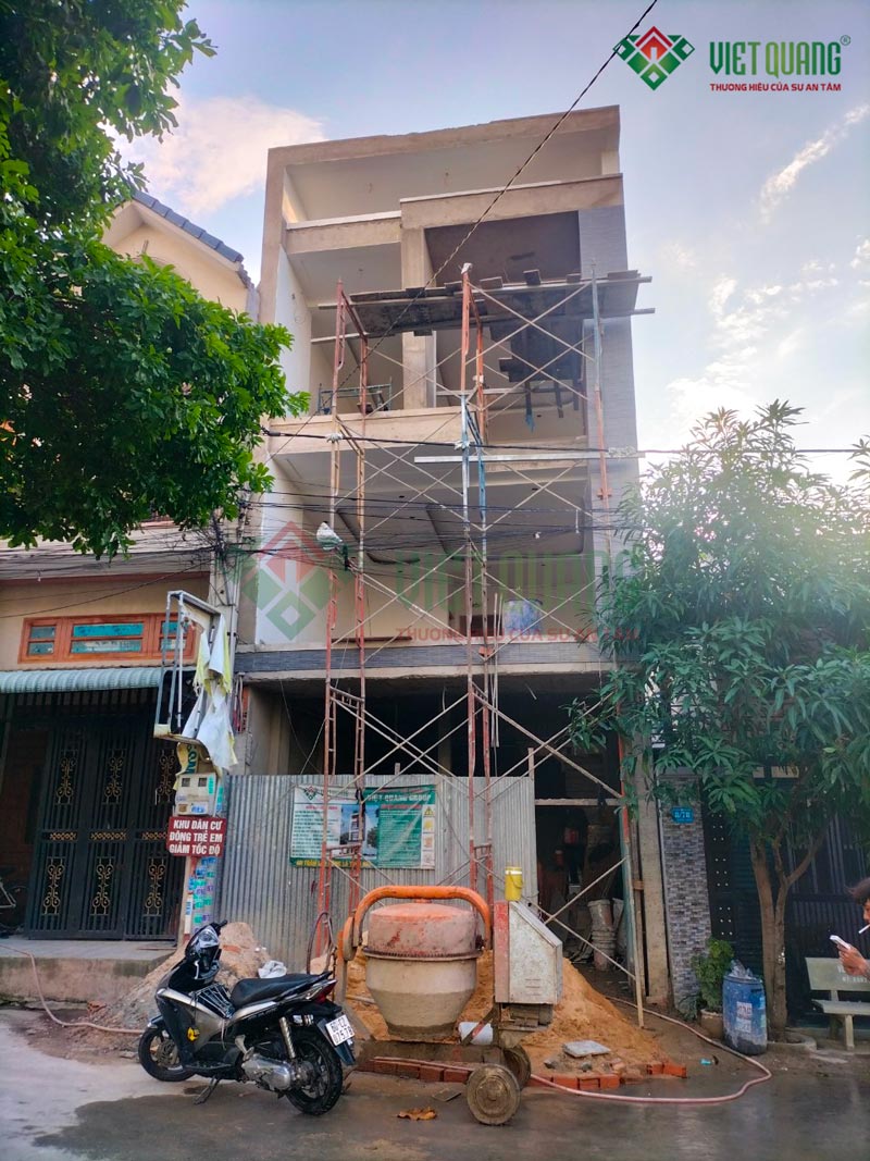 Việt Quang Group đang hoàn thiện ngôi nhà phố 3 tầng 5.5x17m tại Bình Dương của chị Bích Ngọc