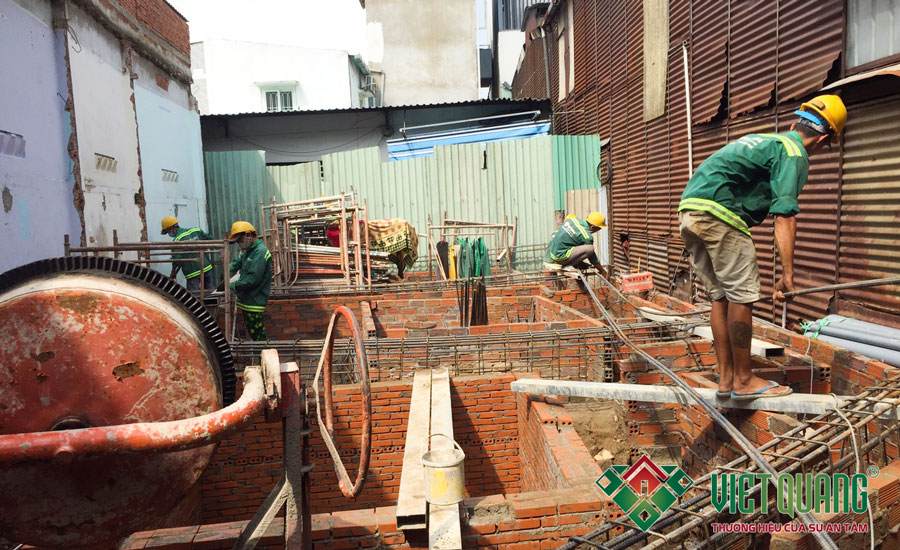 Thi công lắp đặt thép Việt Nhật cho đài móng và giằng móng công trình nhà anh Hạnh tại quận 2