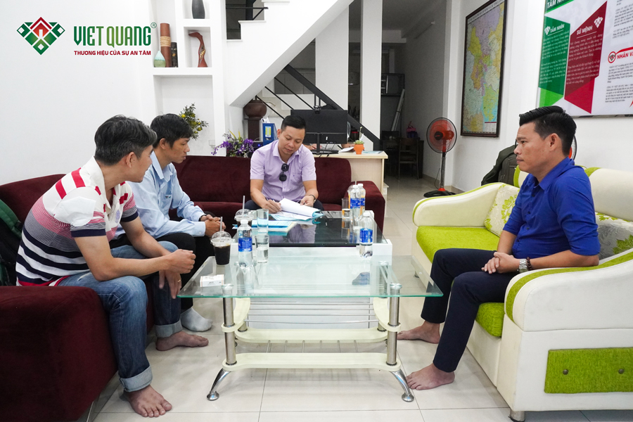 Tổng giám đốc Nguyễn Bá Quang kí hợp đồng xây nhà trọn gói nhà phố 4 tầng 4x14m của anh Cương tại Tân Phú