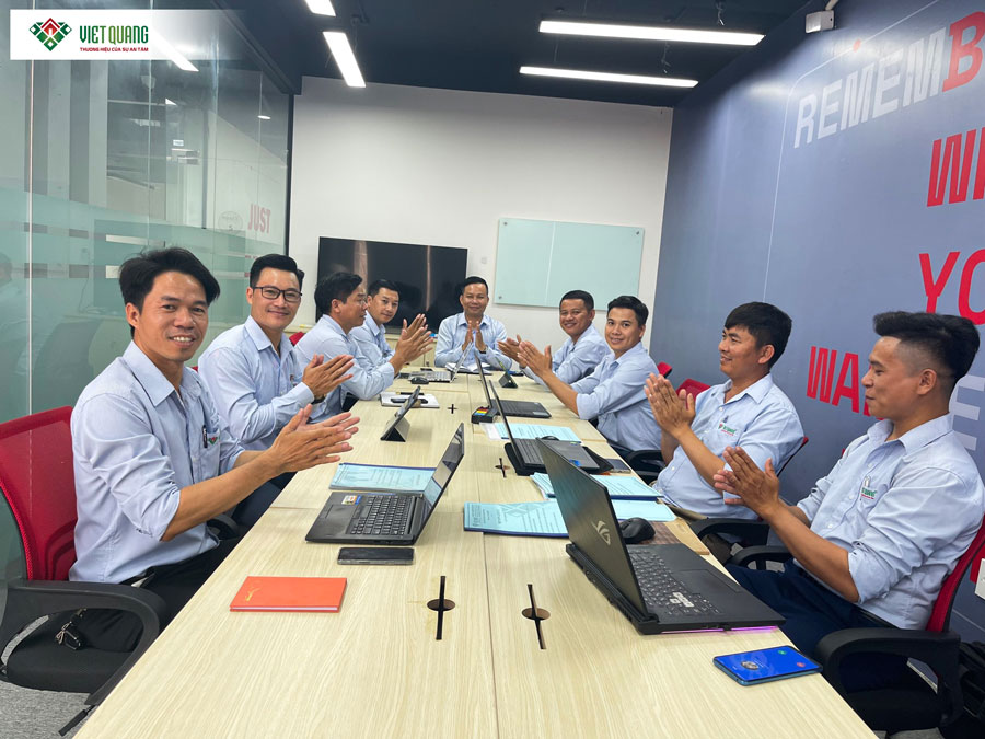 Đội ngũ Việt Quang Group tại chi nhánh Bình Tân