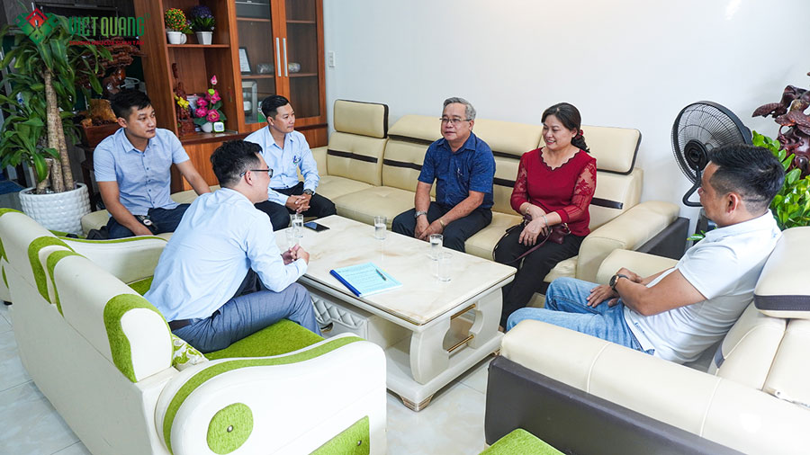 Việt Quang Group rất vinh dự khi được đón tiếp vợ chồng anh Ba tại trụ sở chính của công ty