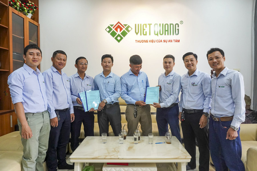 Cuối tuần Việt Quang Group đón tiếp 2 chủ đầu tư ký hợp đồng sửa chữa nâng tầng nhà và tư vấn xây dựng nhà 5 tầng