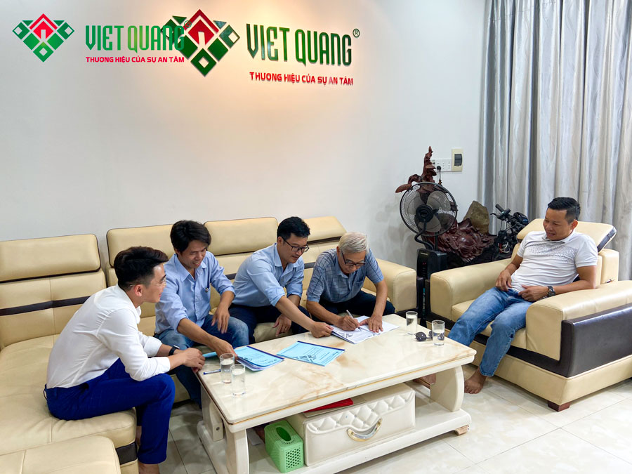 Việt Quang Group ký hợp đồng xây dựng nhà 1 trệt 2 lầu sân thượng tum thang 4x10m nhà chú Thiệu ở Quận Tân Bình