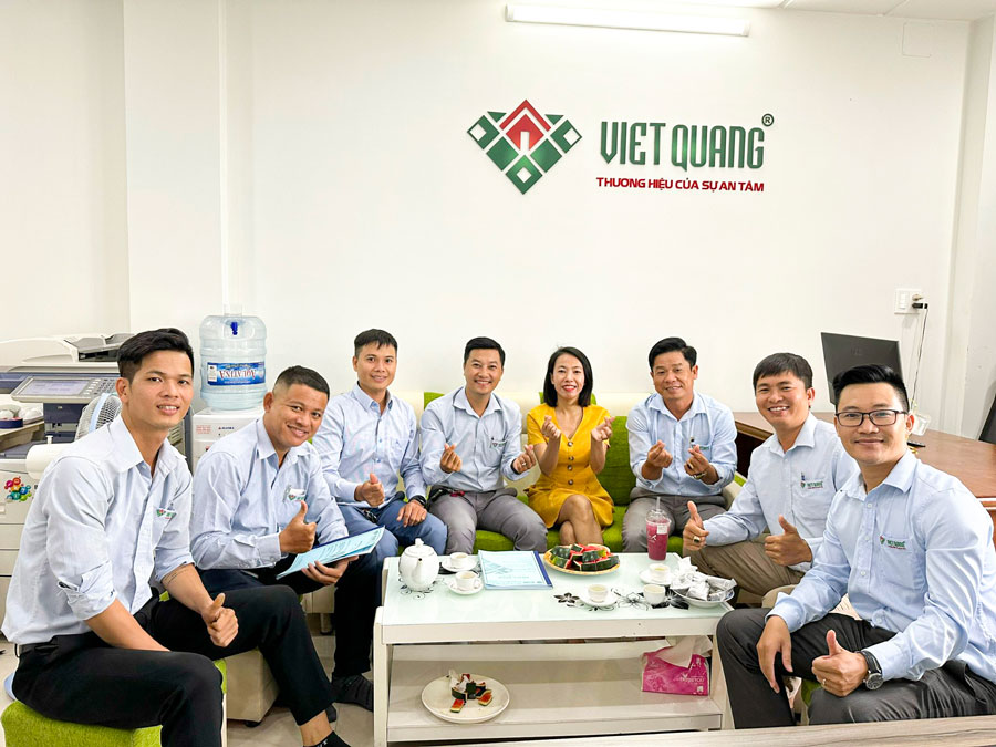 Chị Dung ký Hợp đồng xây nhà trọn gói với Việt Quang Group