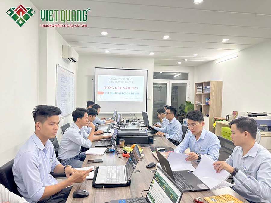 Tham gia cuộc họp tổng kết cuối năm 2023 có đội ngũ ban giám đốc khối Việt Quang Group