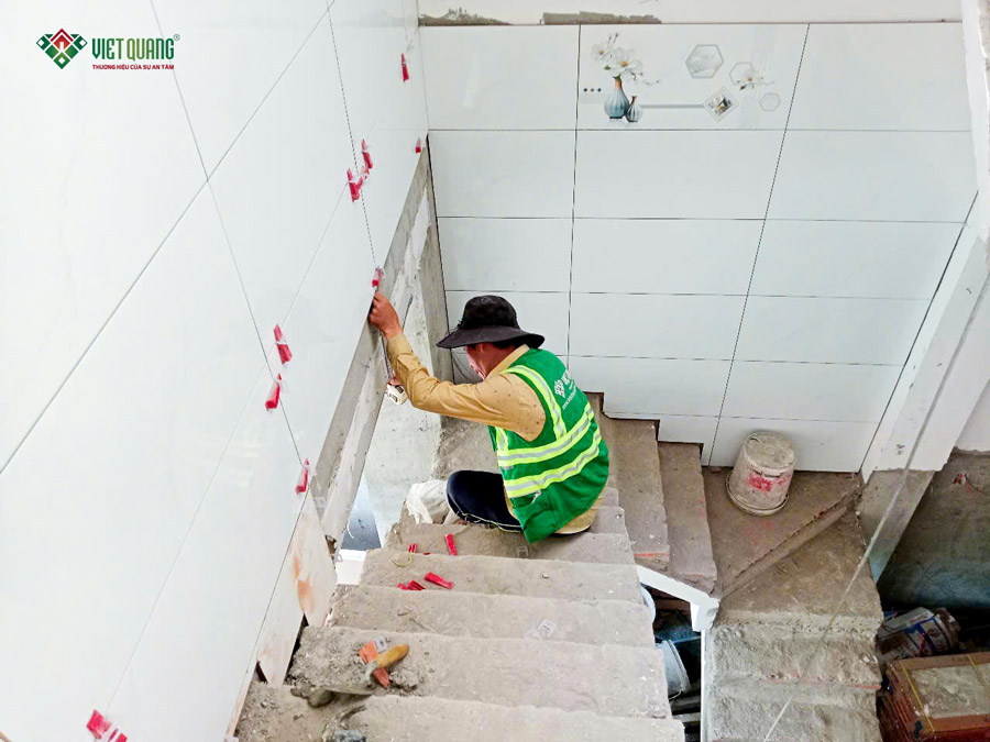 Hình ảnh thi công ốp lát gạch tường