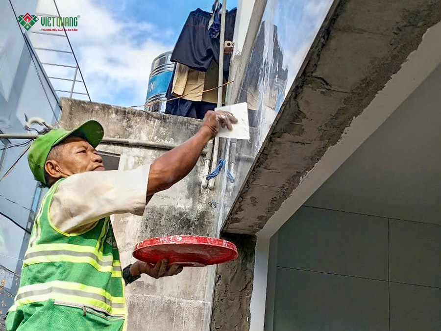 Hình ảnh thi công chà ron gạch