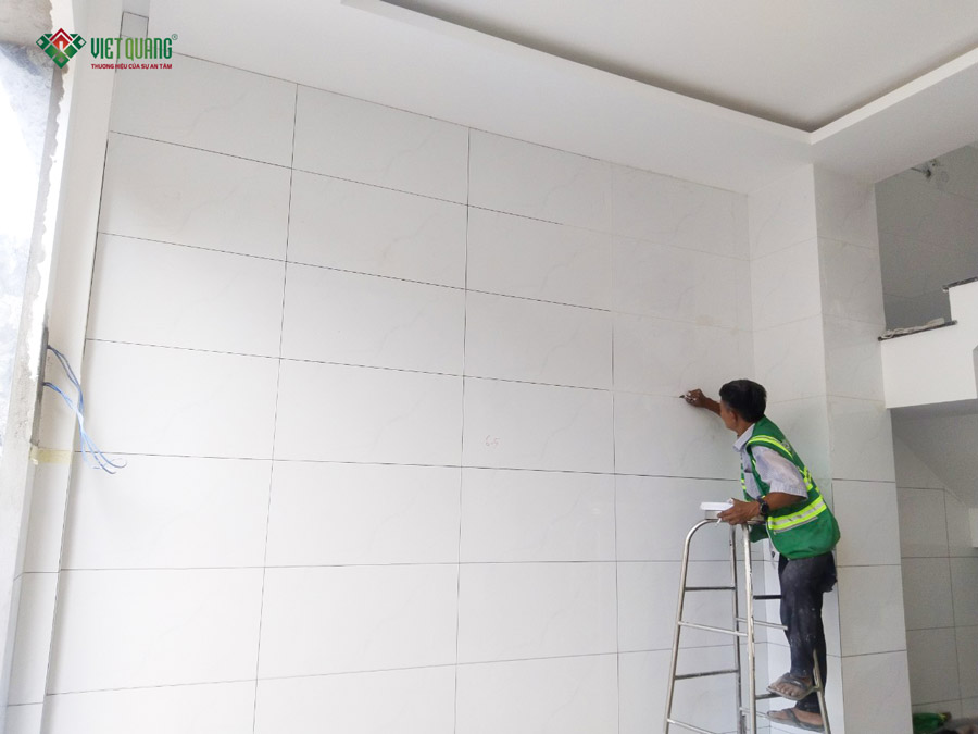 Hình ảnh thi công chà ron gạch