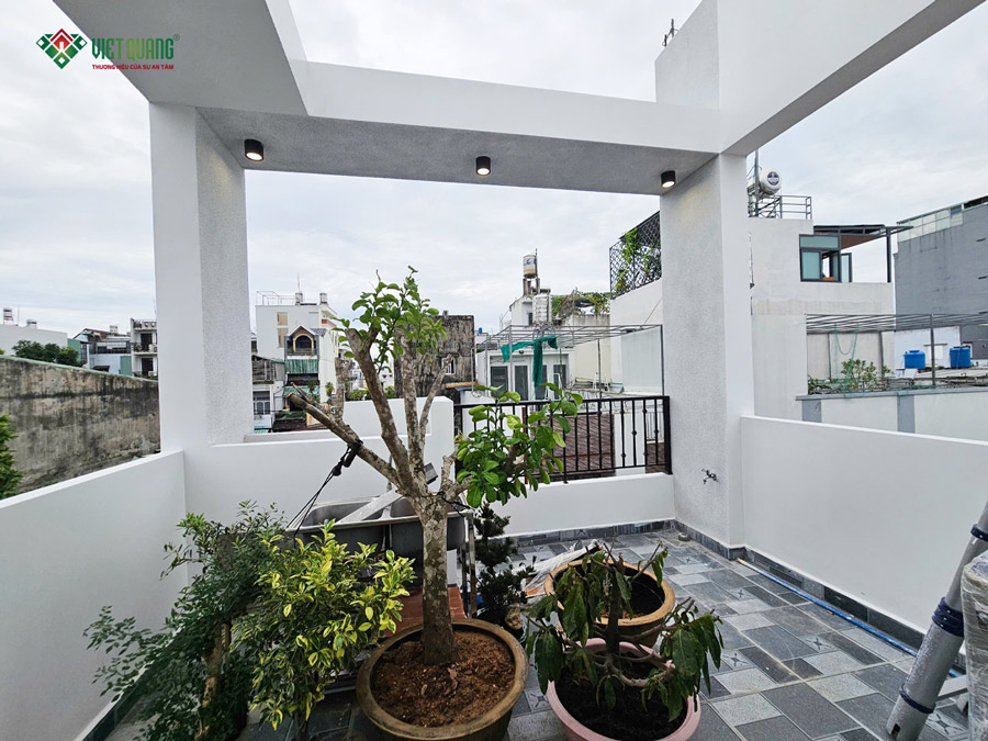 Hình ảnh bàn giao sân thượng trước