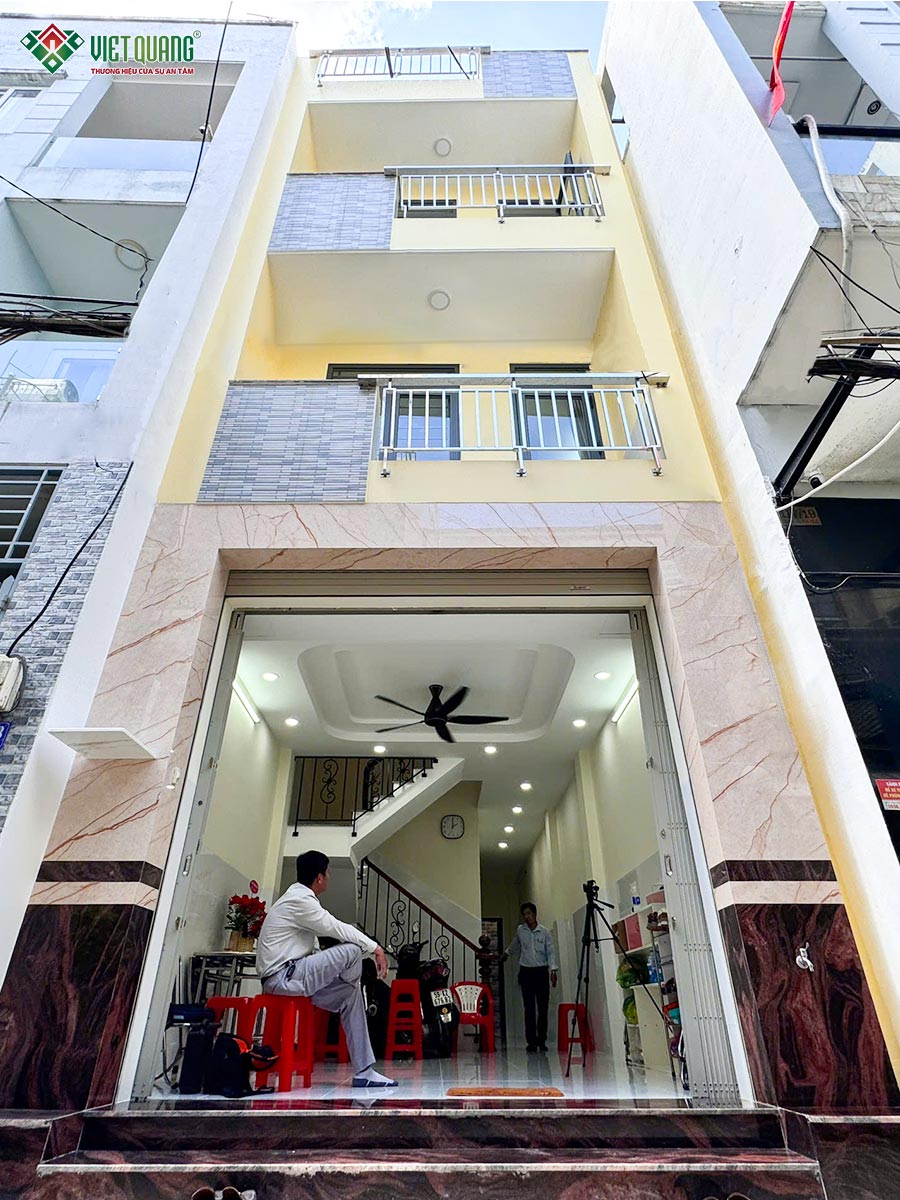 Xây nhà 3 tầng tum sân thượng hiện đại nhà Chị Hồng ở Quận 5