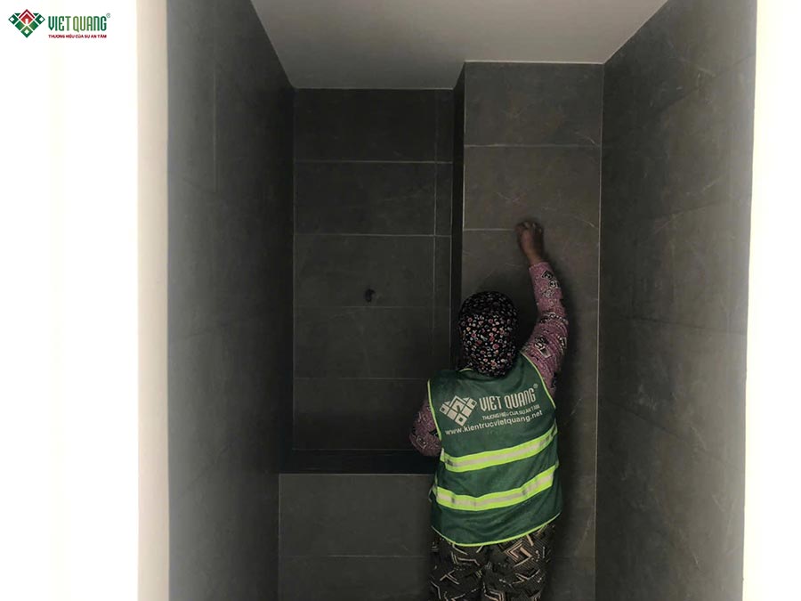 Hình ảnh thi công chà ron gạch