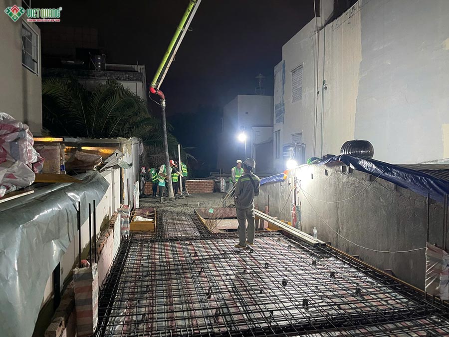Hình ảnh thi công đổ bê tông sàn lầu 1