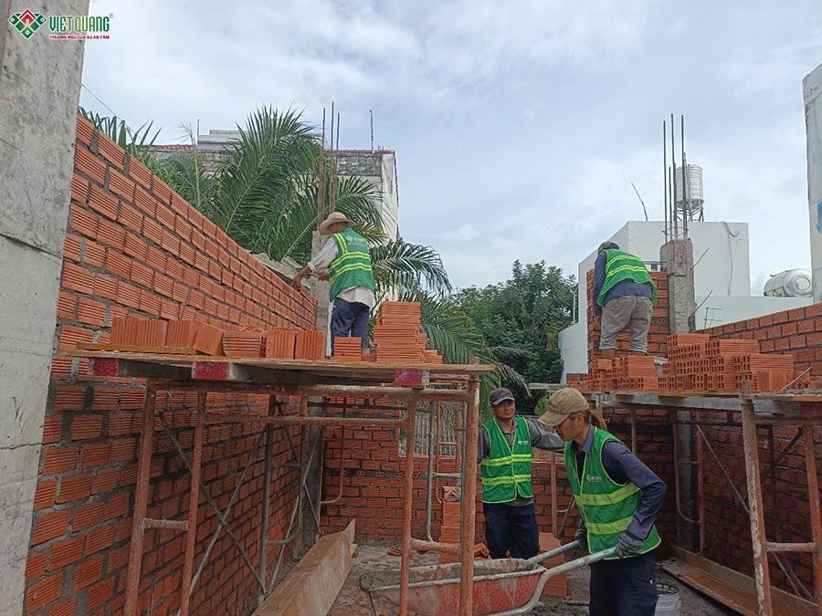 Hình ảnh thi công xây tường bao lầu 1