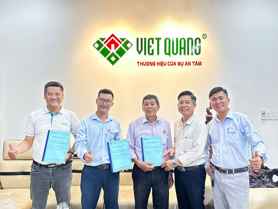 “Vượt nắng thắng mưa” say sưa ký hợp đồng Việt Quang Group