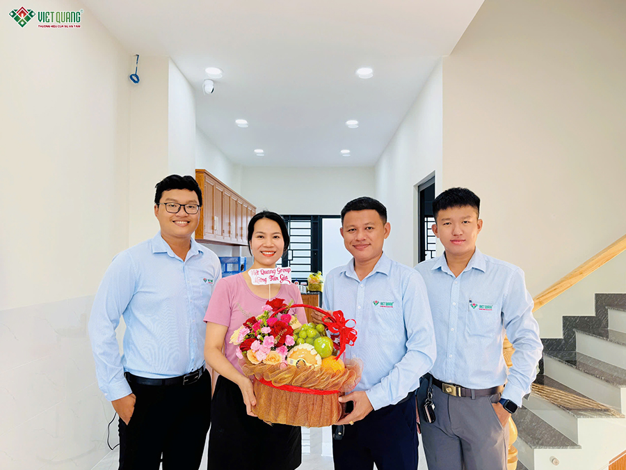 Trao tổ ấm mới 1 trệt 1 lầu sân thượng cho gi đình chị Hằng huyện Bình Chánh mới cho gia đình chị Hằng Bình Chánh khoảnh khắc đẹp khép lại hành trinh xây dựng trọn vẹn