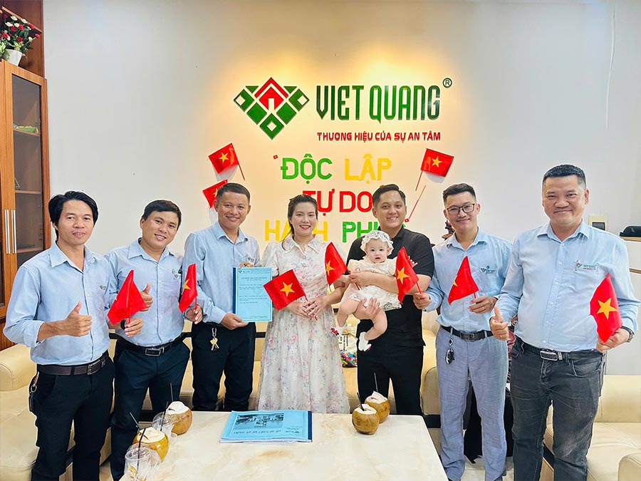 Ký hợp đồng trọn gói nhà phố 1 trệt 2 lầu tum sân thượng gia đình chị Cẩm Thu phường Tăng Nhơn Phú