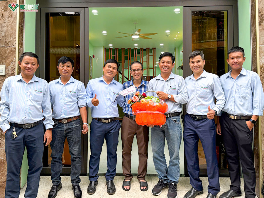 Ngôi nhà 4 tầng tum sân thượng rực sáng giữa lòng quận Tân Phú của gia đình anh Phú