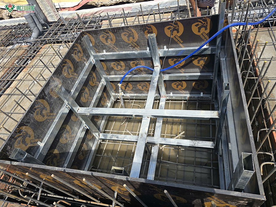 Thi công xây nhà 1 trệt 1 lửng 3 lầu sân thượng 5x22m