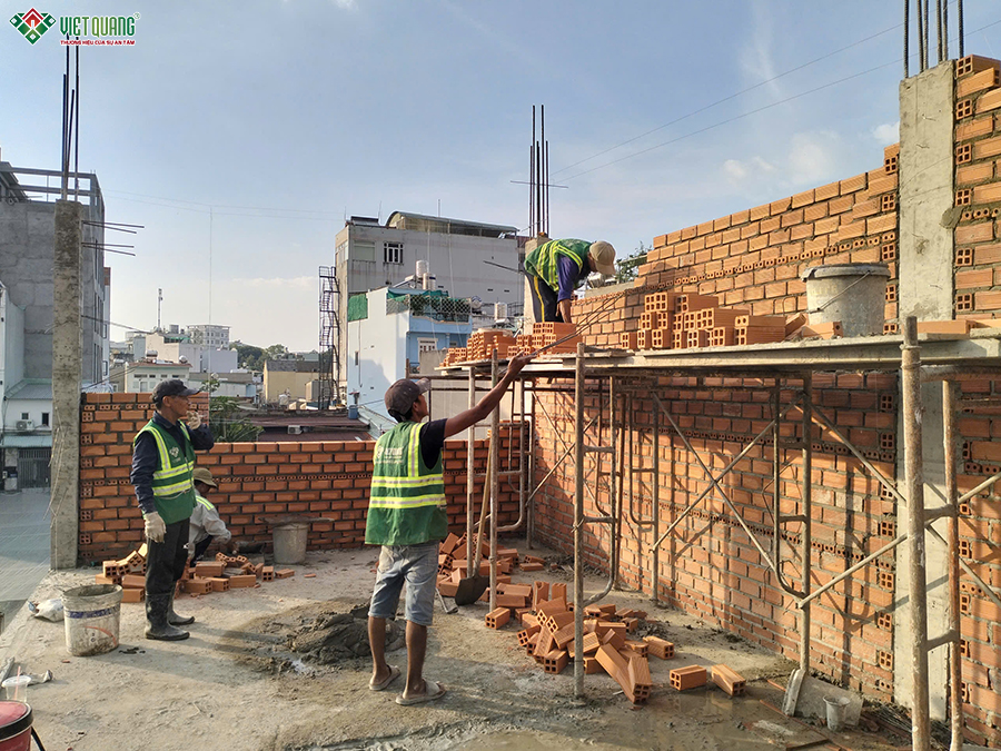 Thi công xây nhà 1 trệt 1 lửng 3 lầu sân thượng 5x22m