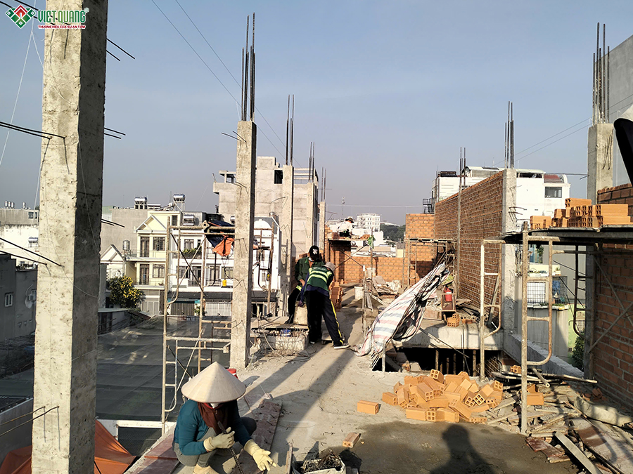 Thi công xây nhà 1 trệt 1 lửng 3 lầu sân thượng 5x22m