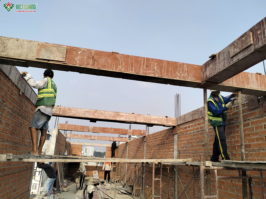 Thi công xây nhà 1 trệt 1 lửng 3 lầu sân thượng 5x22m