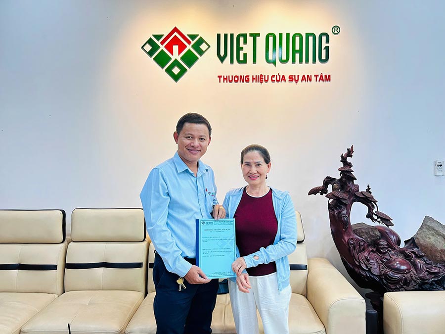 GĐK Tuấn ký hợp đồng xây nhà trọn gói cùng cô Hảo phường Tân Bình