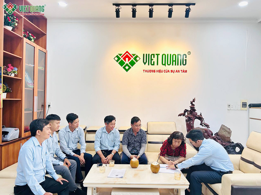 Ký hợp đồng xây nhà 3 tầng cô Bình Phường Hòa Bình