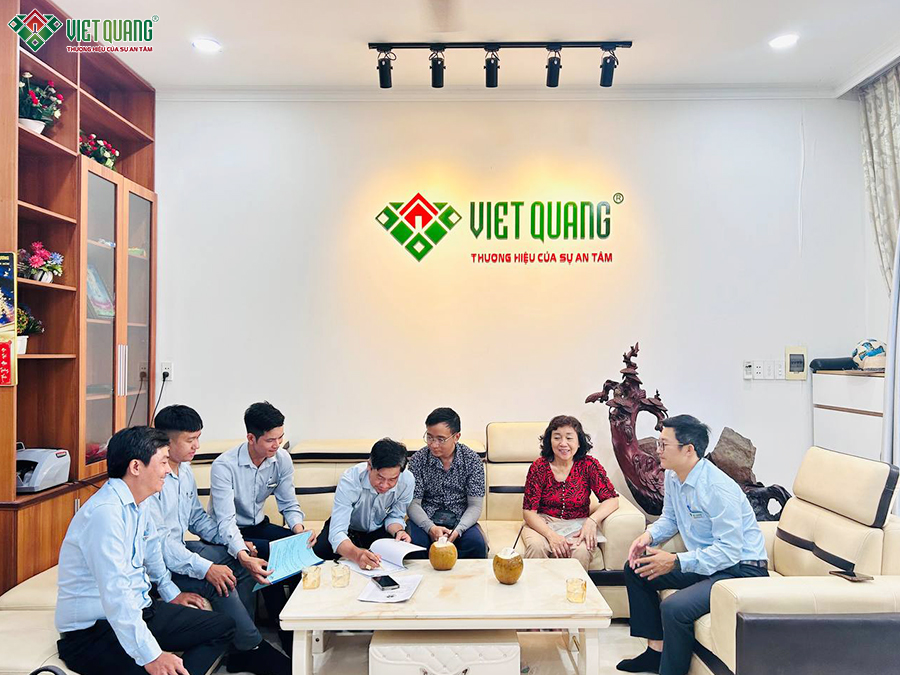 Ký hợp đồng xây nhà 3 tầng cô Bình Phường Hòa BìnhKý hợp đồng xây nhà 3 tầng cô Bình Phường Hòa Bình