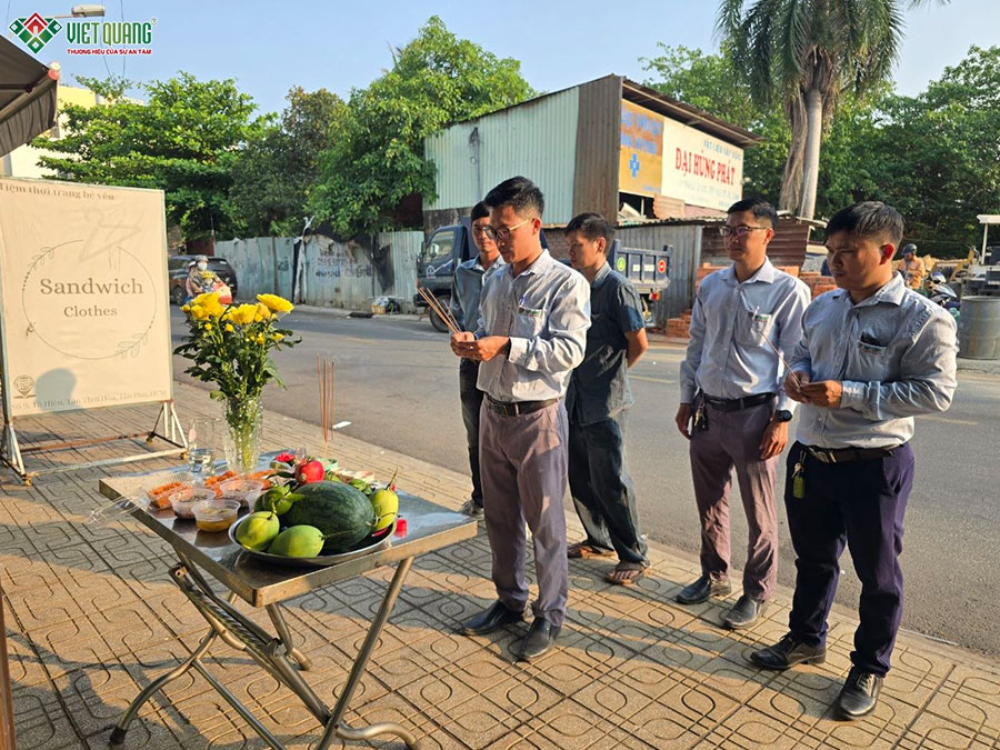 Cúng khởi công xây dựng nhà 4 tầng 4x13m