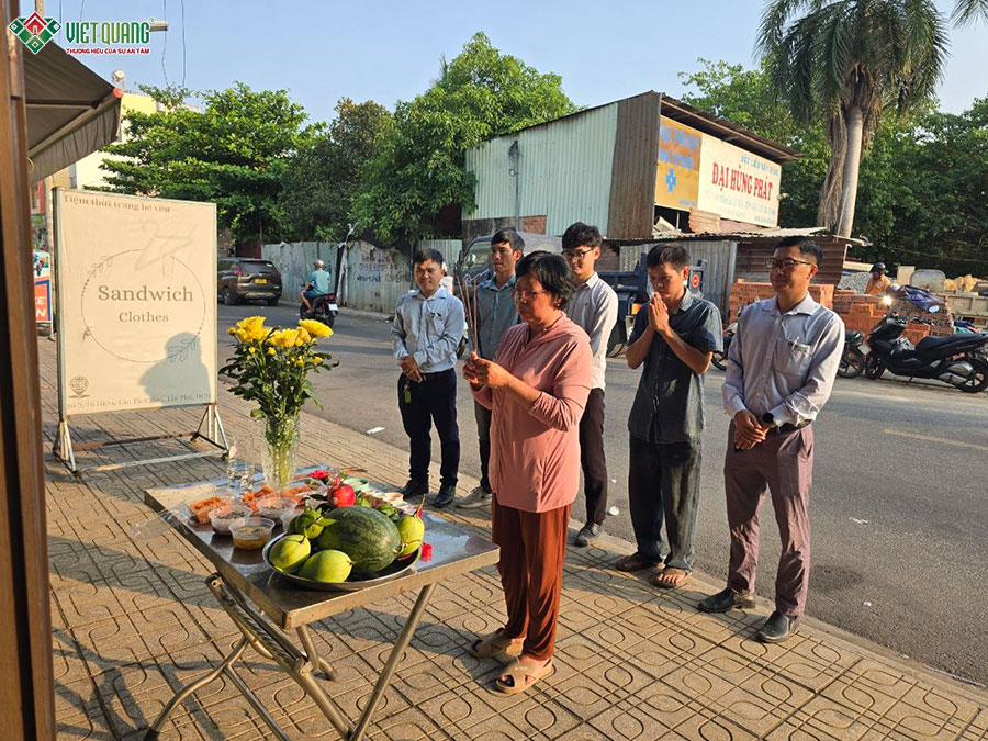 Cúng khởi công xây dựng nhà 4 tầng 4x13m