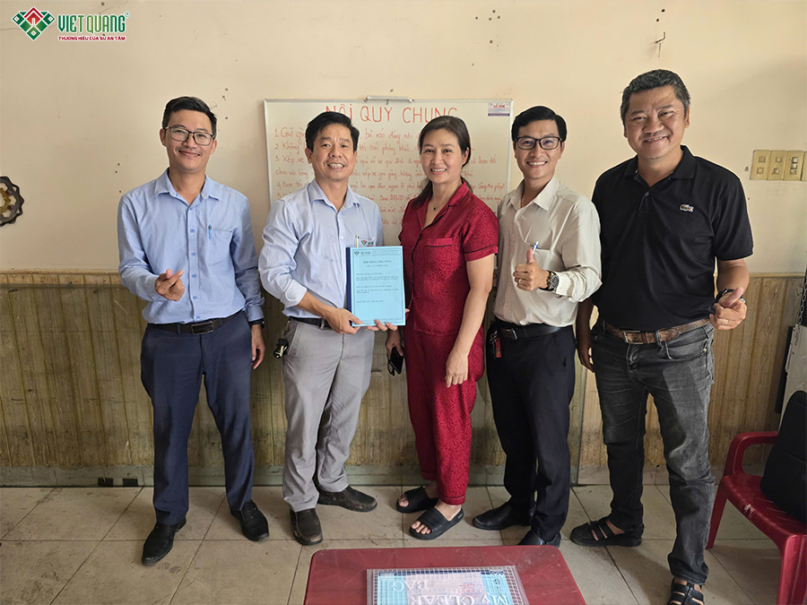 Hình ảnh ký hợp đồng thiết kế thi công trọn gói căn hộ dịch vụ 7 tầng có hầm