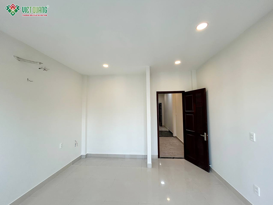 Nhà 1 trệt 1 lửng 2 lầu tum sân thượng
