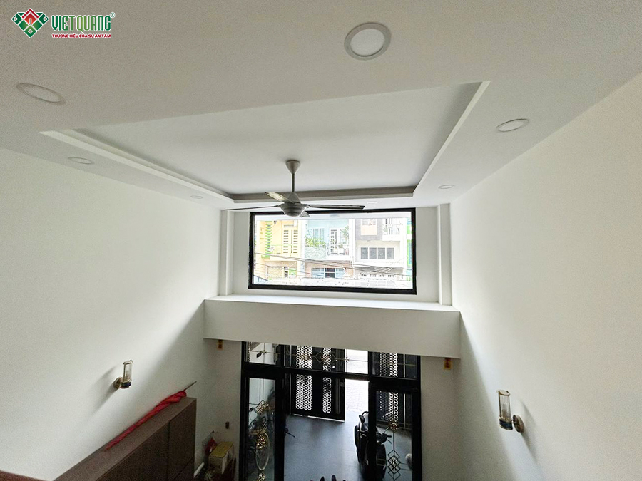 Nhà 1 trệt 1 lửng 2 lầu tum sân thượng