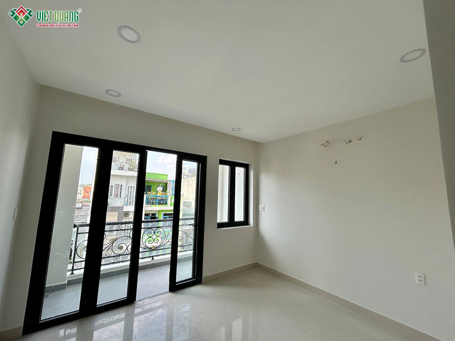 Nhà 1 trệt 1 lửng 2 lầu tum sân thượng