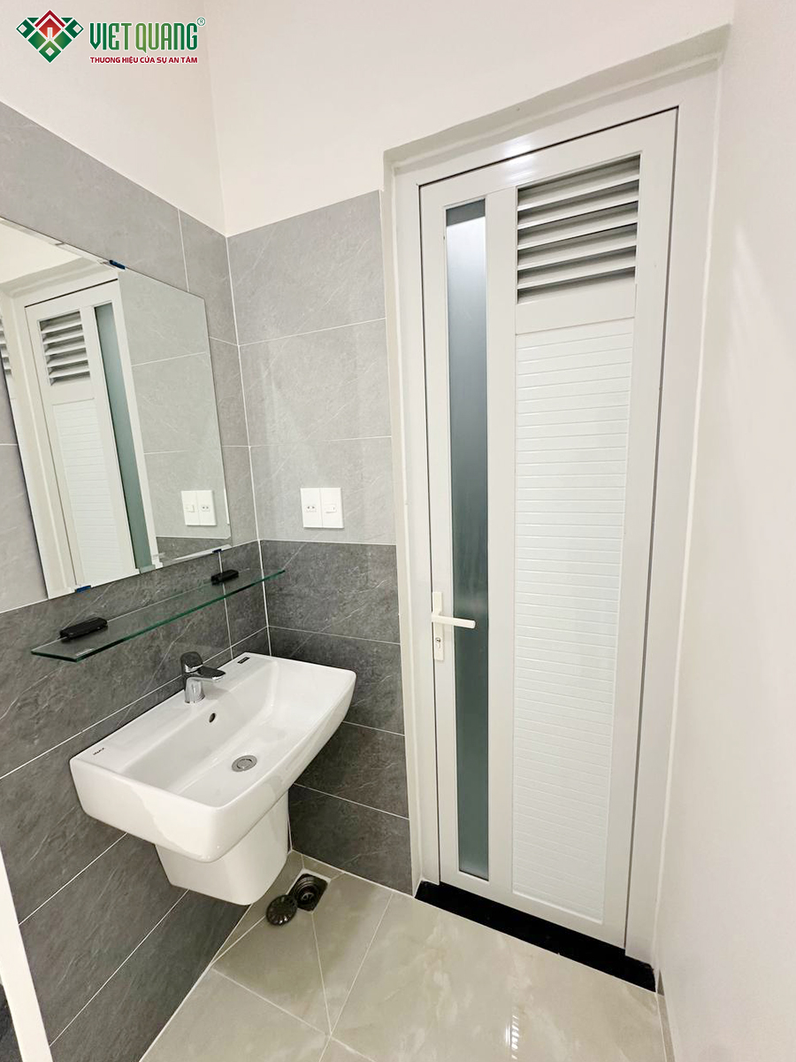 Nhà 3 tầng sân thượng 4x9m