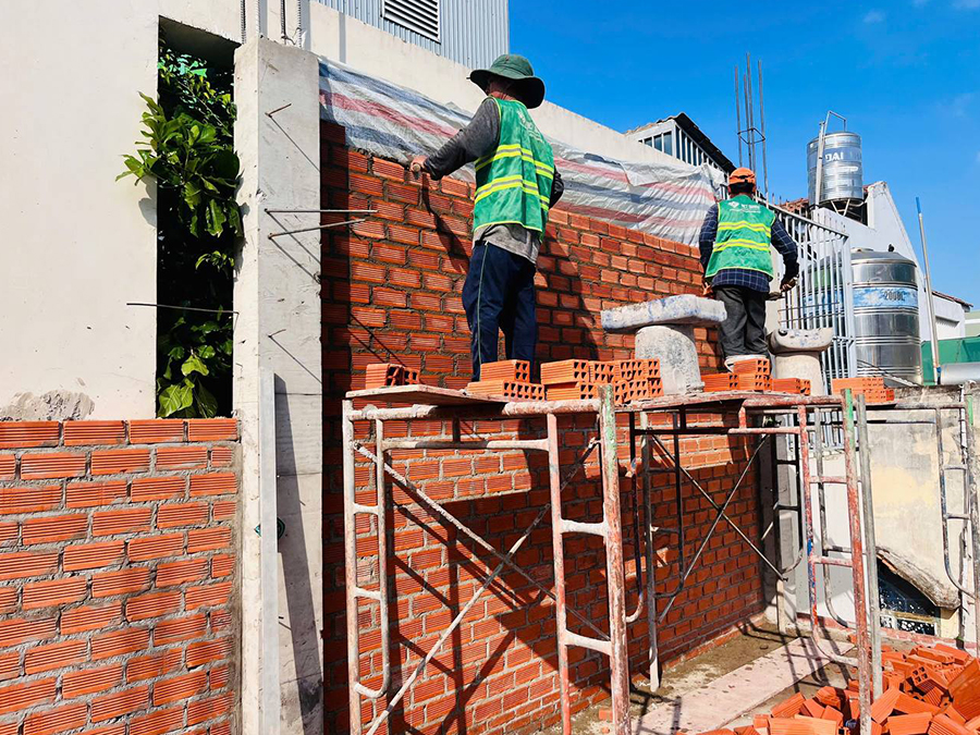 Thi công xây dựng nhà 1 trệt 3 lầu tum sân thượng 5x15m